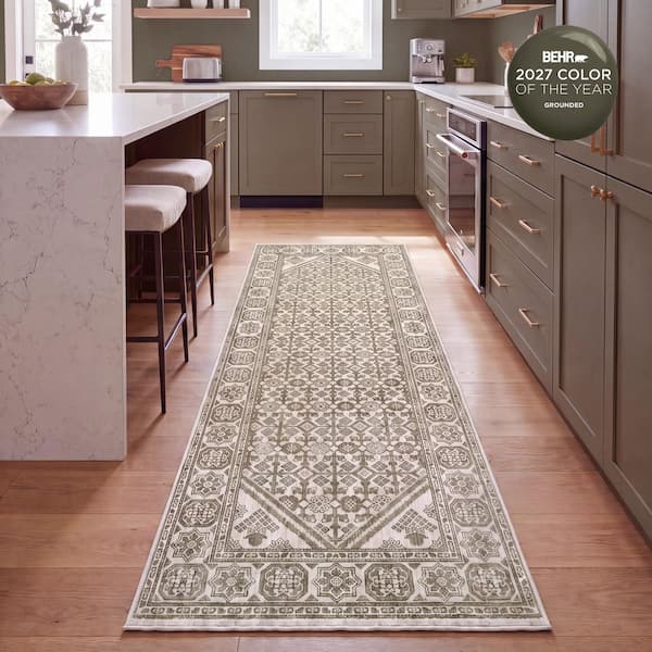 Arlena Green 2 ft. x 7 ft. Traditional Indoor Area Rug