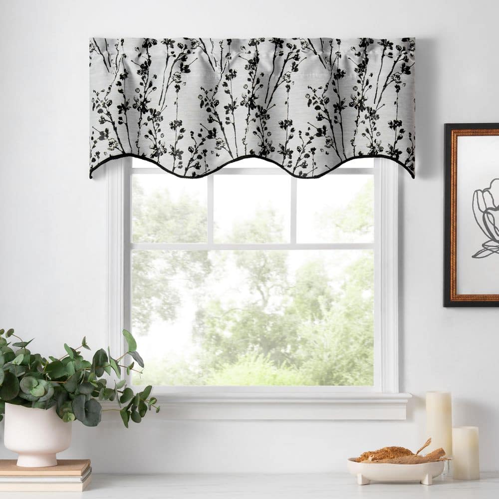 Chaps Window Meadow 15 in. L Polyester Lined Scallop Valance in Chrome 730462126863 ...