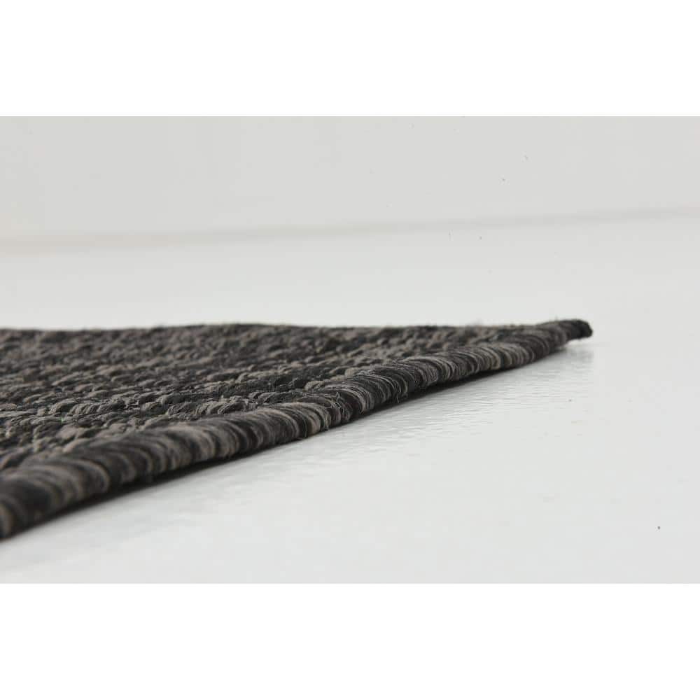 Black Flatweave Outdoor Runner Rug, 2' x 6', Synthetic