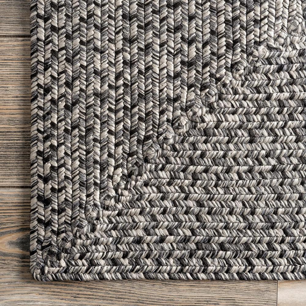 Charcoal Braided Synthetic 5x8 Indoor/Outdoor Area Rug