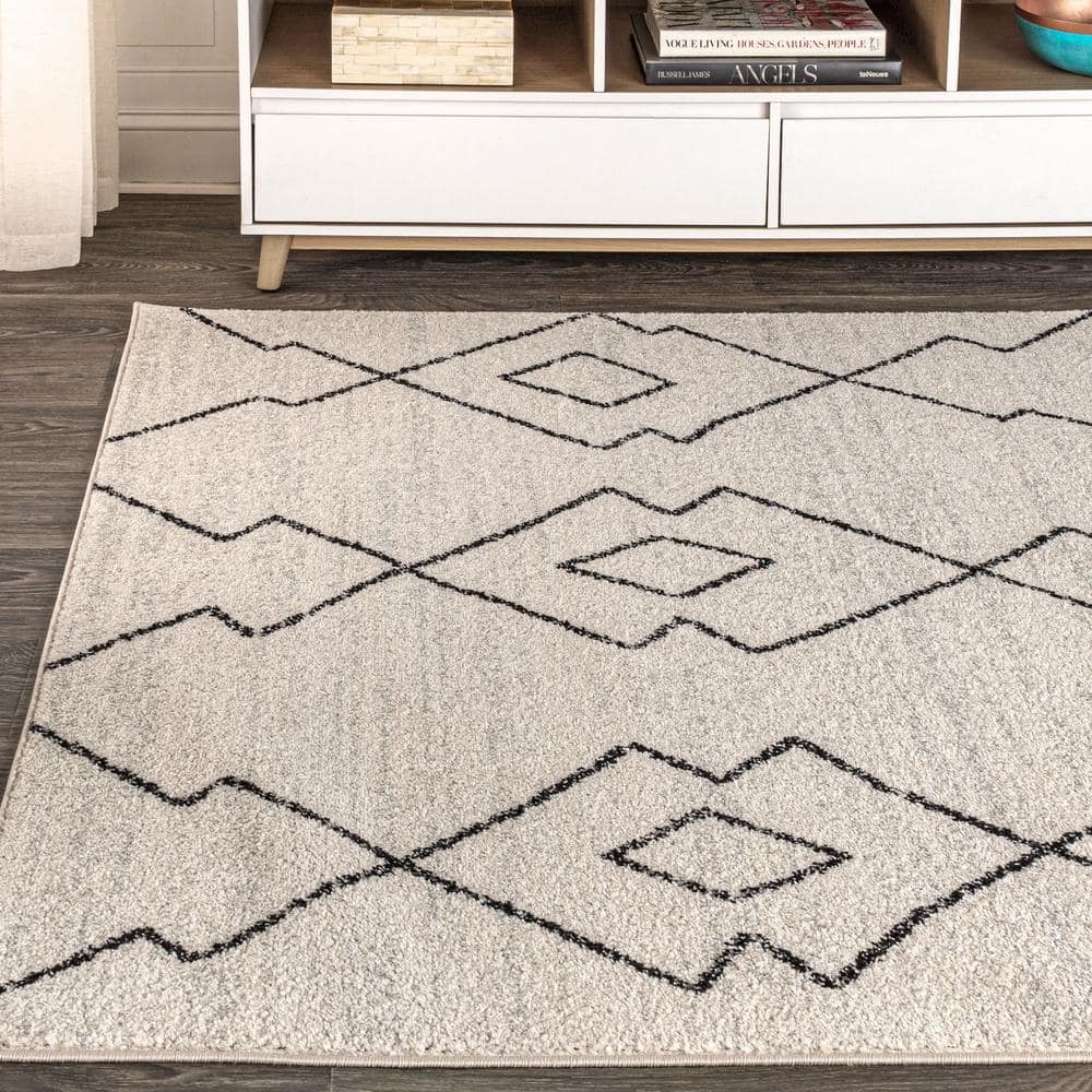 Cream and Black Geometric Synthetic 3' x 5' Area Rug