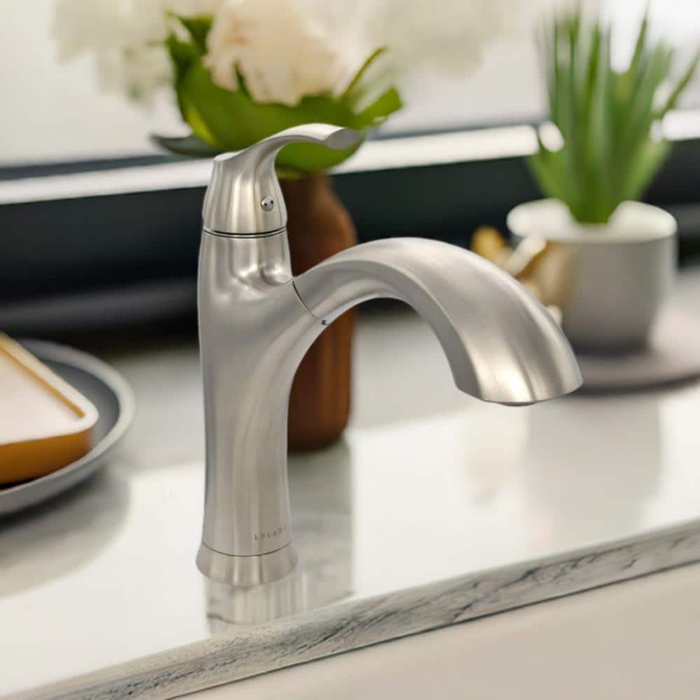 Brushed Nickel Single Handle Pull-Out Kitchen Faucet