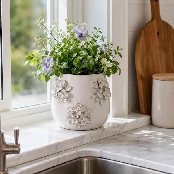 Liv & Skye Ivory Ceramic Flower Bunches Applique Planter (6 in. W