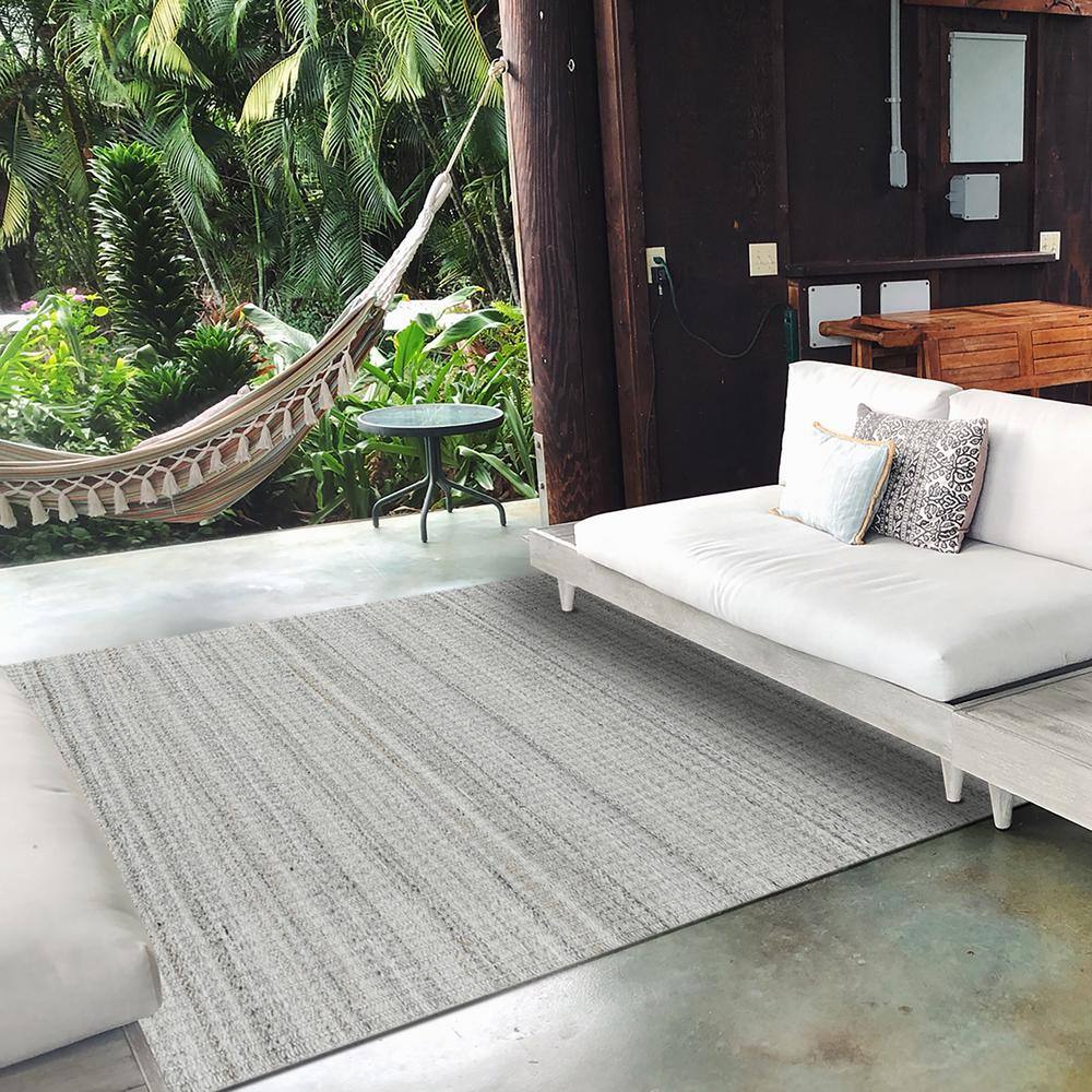 Gray Geometric Hand-Woven Outdoor Polyester Rug 4' x 6'
