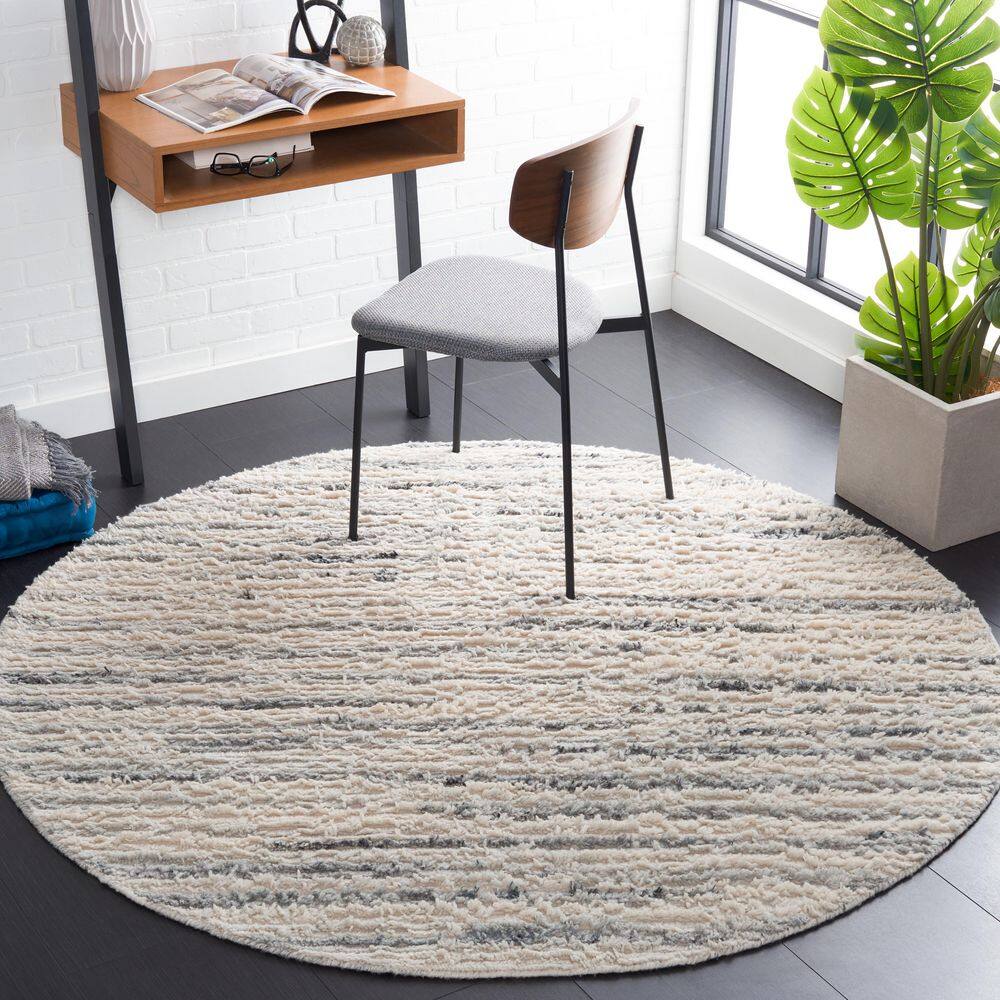 SAFAVIEH Casablanca 6 ft. x 6 ft. Gray/Ivory Striped Round Area