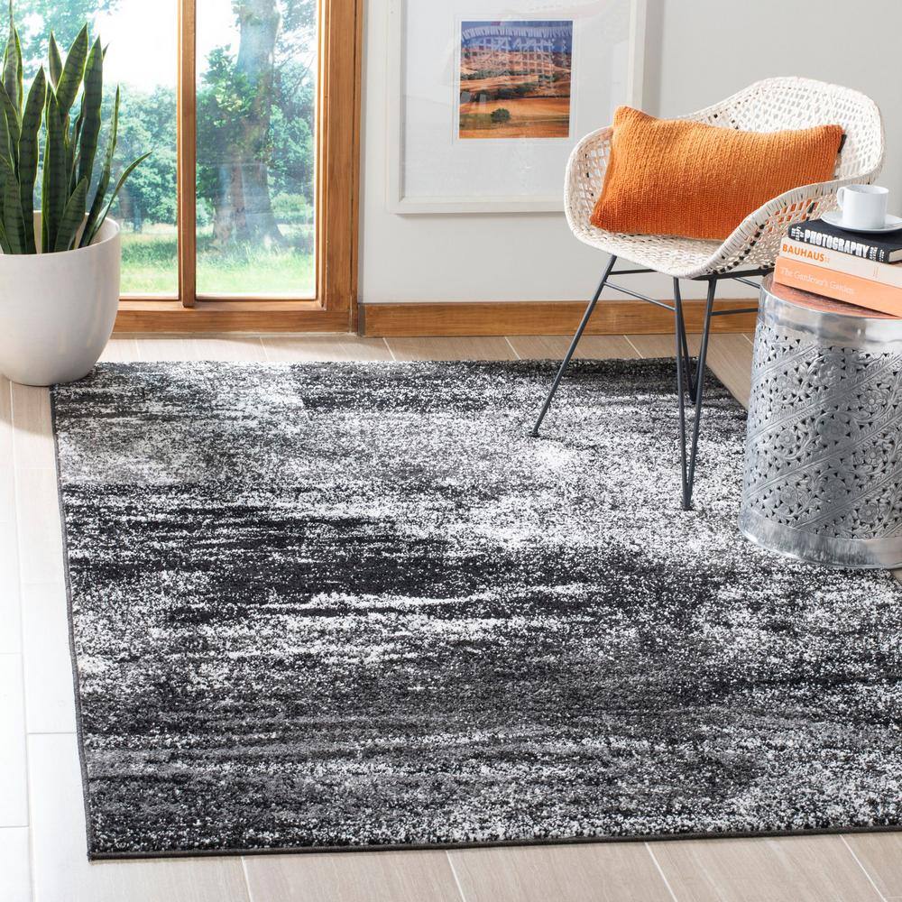 Elysian Abstract Tufted Round Rug in Silver and Black, 59"