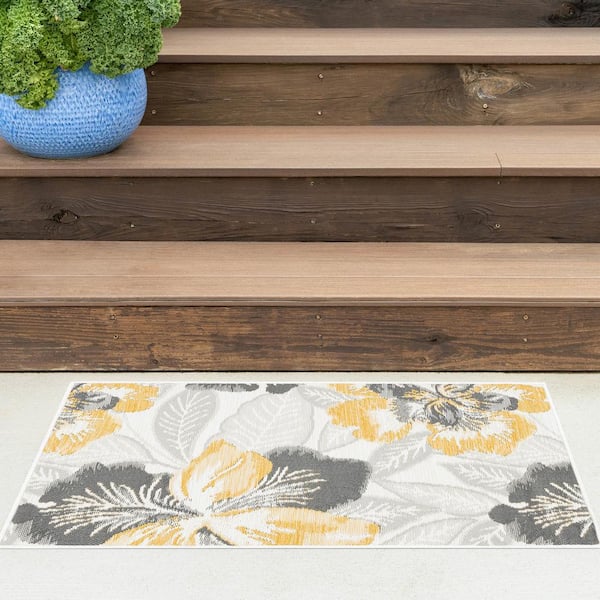 Flora Cream 2 ft. x 3 ft. Floral Indoor/Outdoor Area Rug