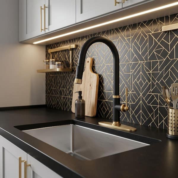 Single Handle Pull Down Sprayer Kitchen Faucet with Advanced Spray in Black and Gold