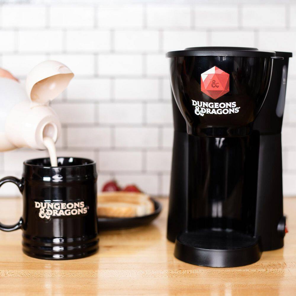 Uncanny Brands Dungeons & Dragons Single Cup Coffee Maker with Mug