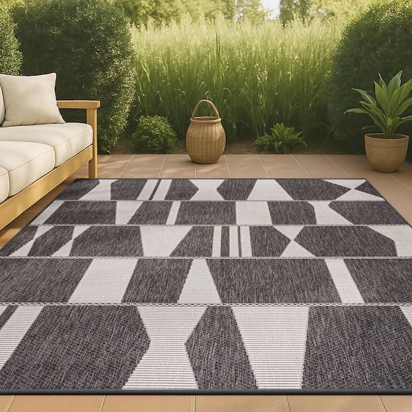 Odette Modern Geometric Abstract 2-Tone Black/Cream 3 ft. x 5 ft. Indoor/Outdoor Area Rug