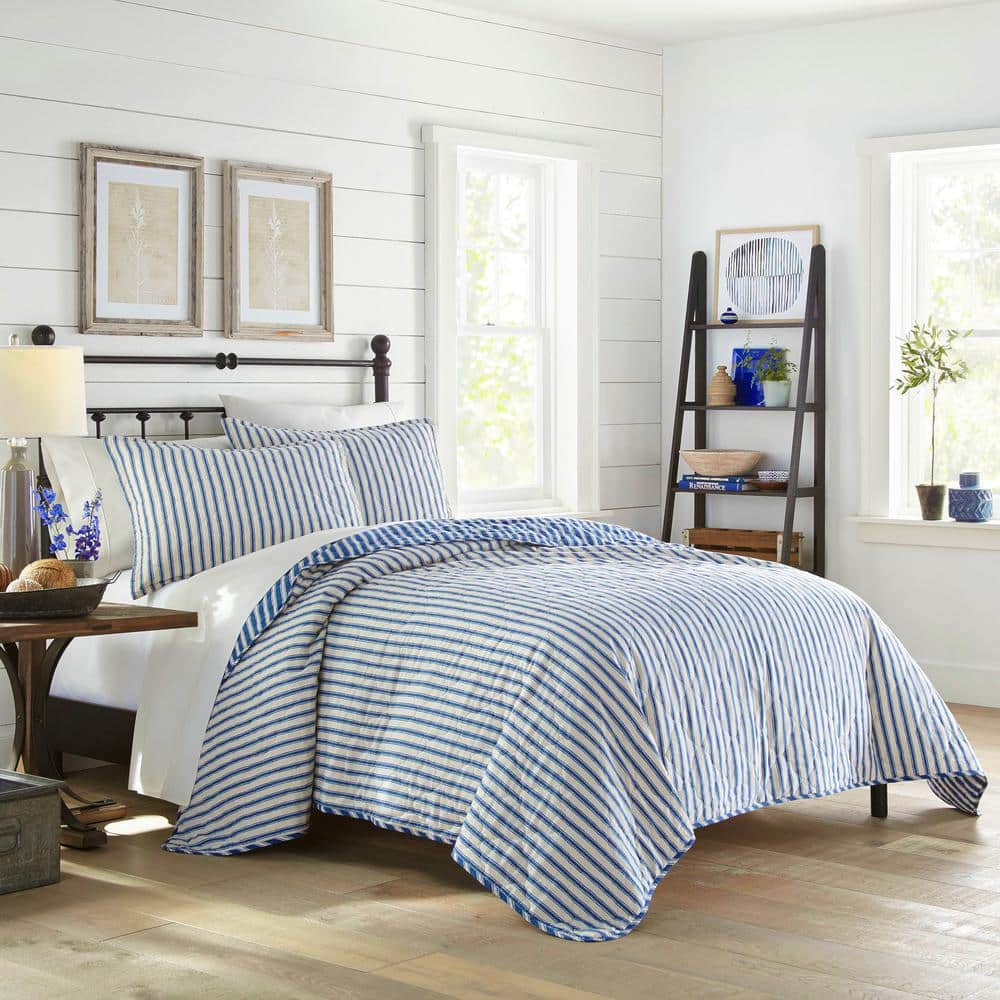 King Size Ivory and Navy Cotton Reversible Quilt Set