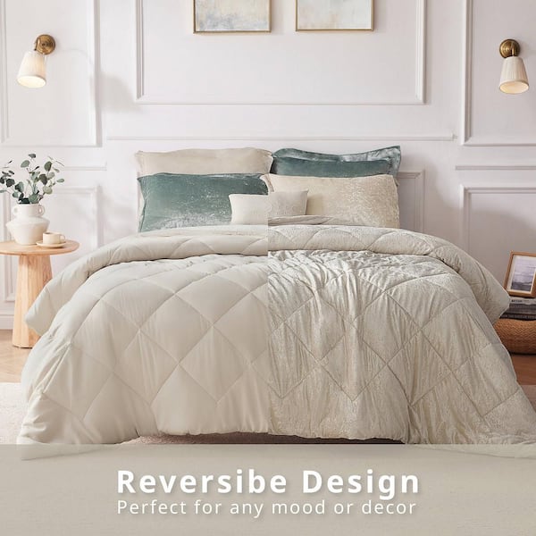 Isabel (4-Piece) Champagne Polyester Full/Queen Velvet Comforter Set with Throw Pillow