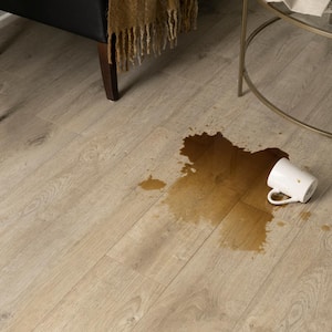 Oak Knoll 8 mm T x 7.5 in. W Water Resistant Laminate Wood Flooring (23.7 sqft/case)