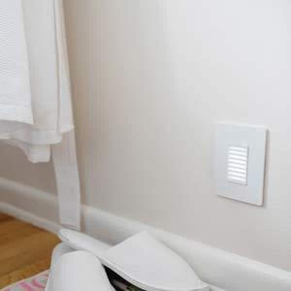 White Thermoplastic LED Night Light Outlet with Polycarbonate Wall Plate