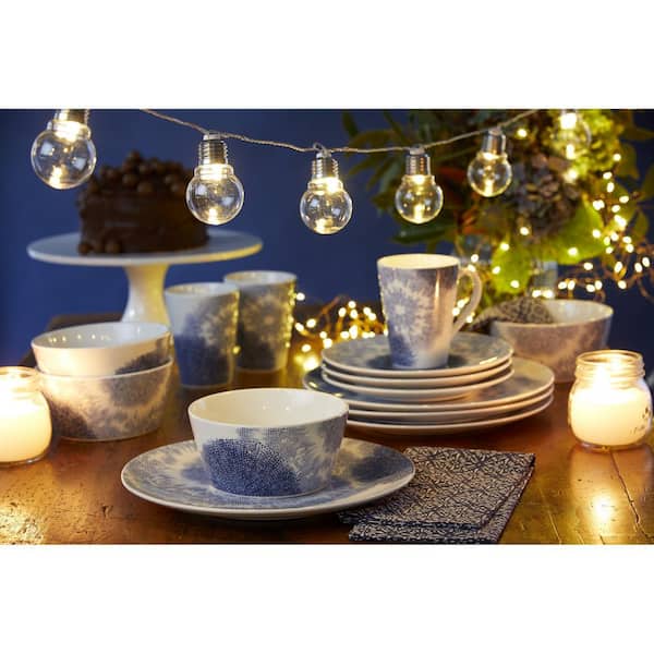 Aozora Blue/White Porcelain 12-Piece Dinnerware Set (Service for 4)