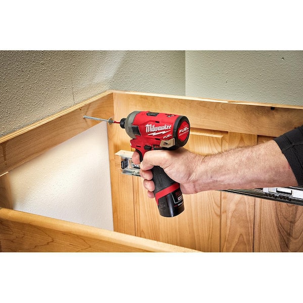 Milwaukee M12 FUEL 12V Lithium-Ion Brushless Cordless Stubby 3/8