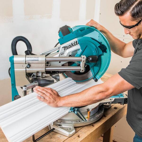 Makita 198688-9 Quick & Convenient Folding Miter Saw & Workshop