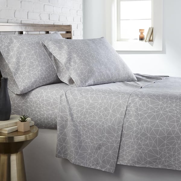 Southshore Fine Linens Geometric Maze 4-Piece White Maze on Grey Microfiber California King Sheet Set