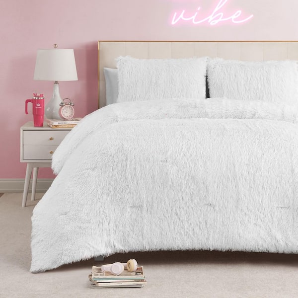 JUICY COUTURE Shaggy 2-Piece White Solid Microfiber Polyester Twin/Twin XL Comforter Set