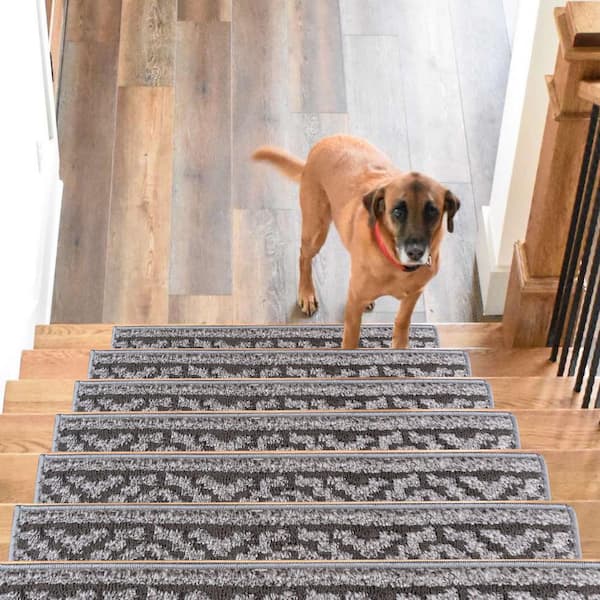 https://images.thdstatic.com/productImages/1a3aa5bc-920c-4ad7-b84a-6a6a13c34756/svn/gray-stair-tread-covers-stair-72a-dg-10-1f_600.jpg