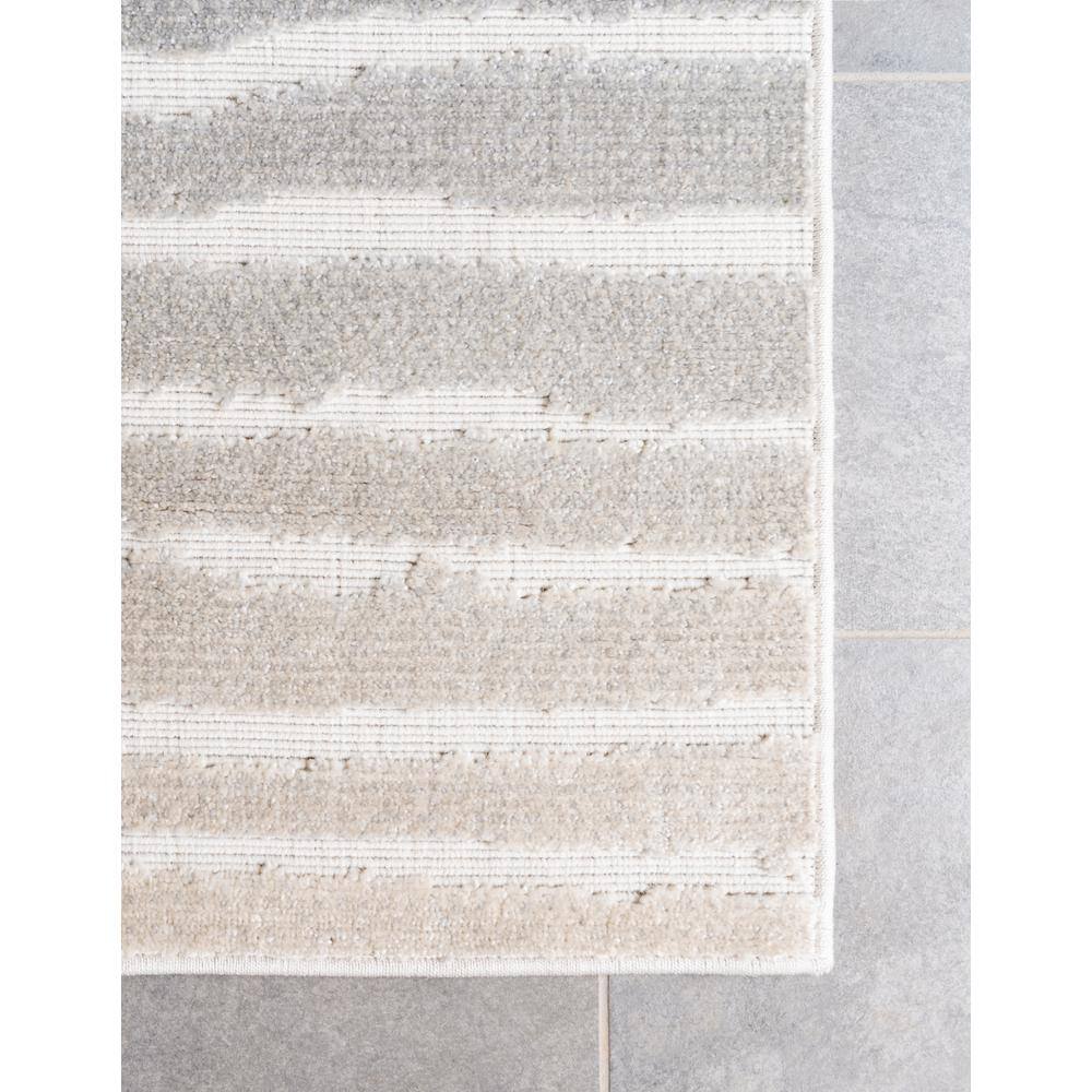 Easy-Care Stain-Resistant Light Gray Synthetic Outdoor Runner