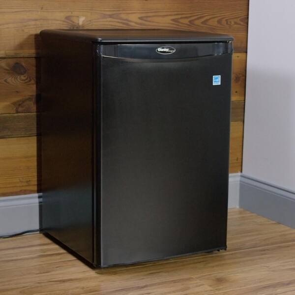 Danby 2 6 Cu Ft Mini Fridge In Black Dar026a1bdd 3 The Home Depot