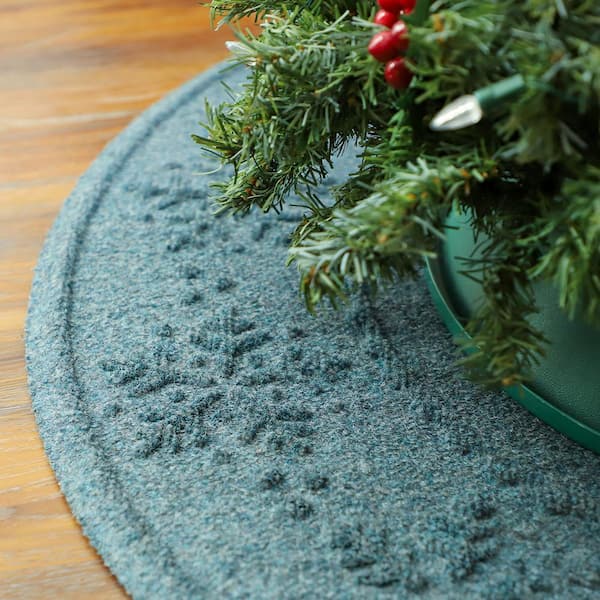 Waterhog Snowflake 35 in. Round PET Polyester Indoor Outdoor Tree Skirt Mat Bluestone