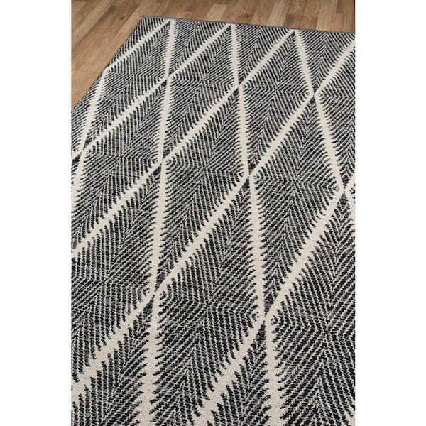 Beacon Black 3 ft. 6 in. x 5 ft. 6 in. Indoor/Outdoor Accent Rug