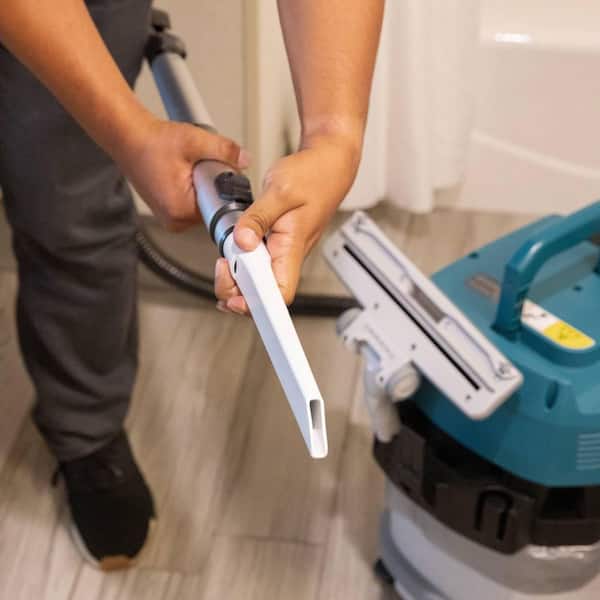 Makita 40V max XGT Brushless Cordless 4 Gal. Wet/Dry Dust