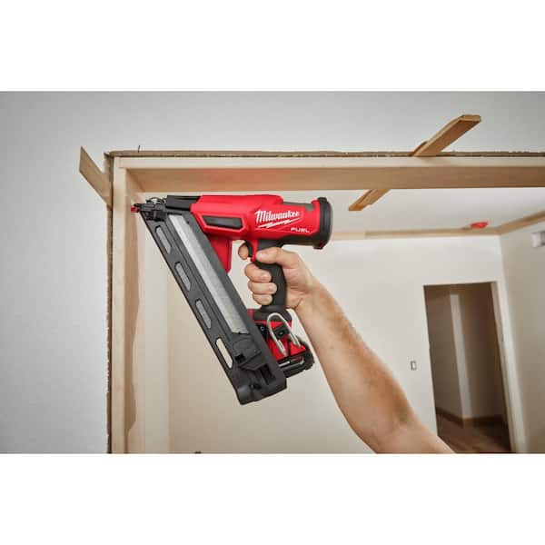 Milwaukee M18 Brushless Cordless 15 Gauge Finish Nailer 3.0Ah