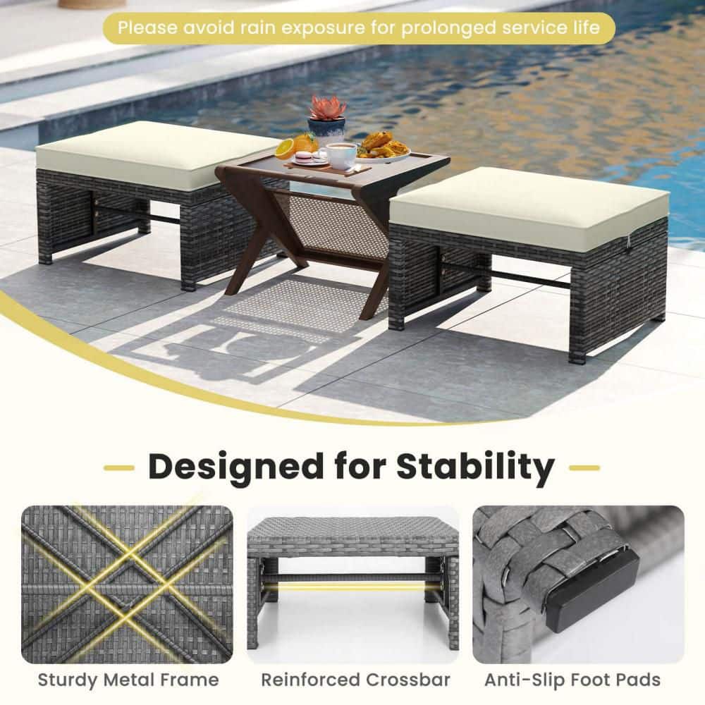 Details of the metal frame and anti-slip foot pads.