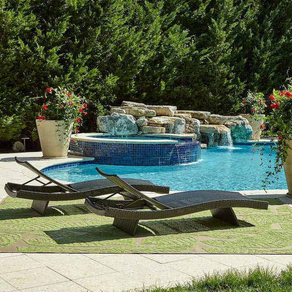 Mali Green 4 ft. x 5 ft. Indoor/Outdoor Patio Area Rug