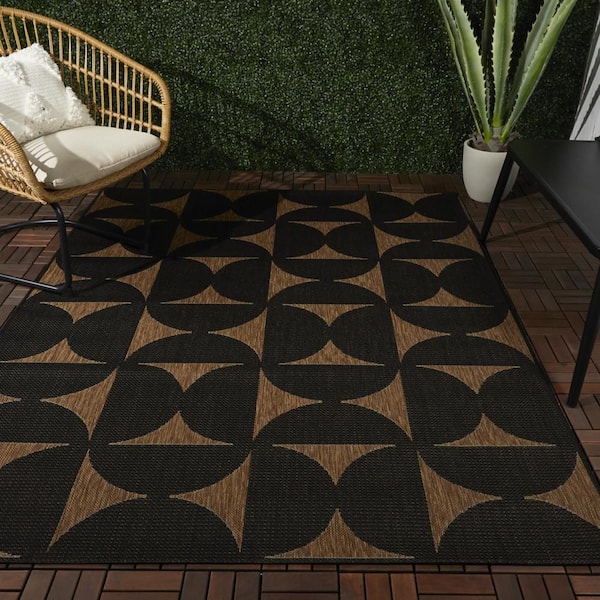 Nielsen Tan 7 ft. 10 in. x 10 ft. Geometric Indoor/Outdoor Area Rug