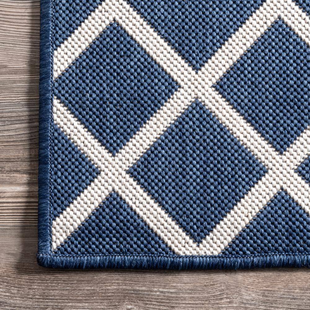 Reversible Aztec Blue Synthetic 4' x 6' Indoor/Outdoor Area Rug