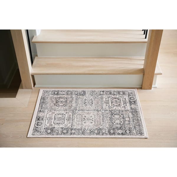 Magic Traditional Gray and Cream 2 ft. x 3 ft. Oriental Indoor Area Rug