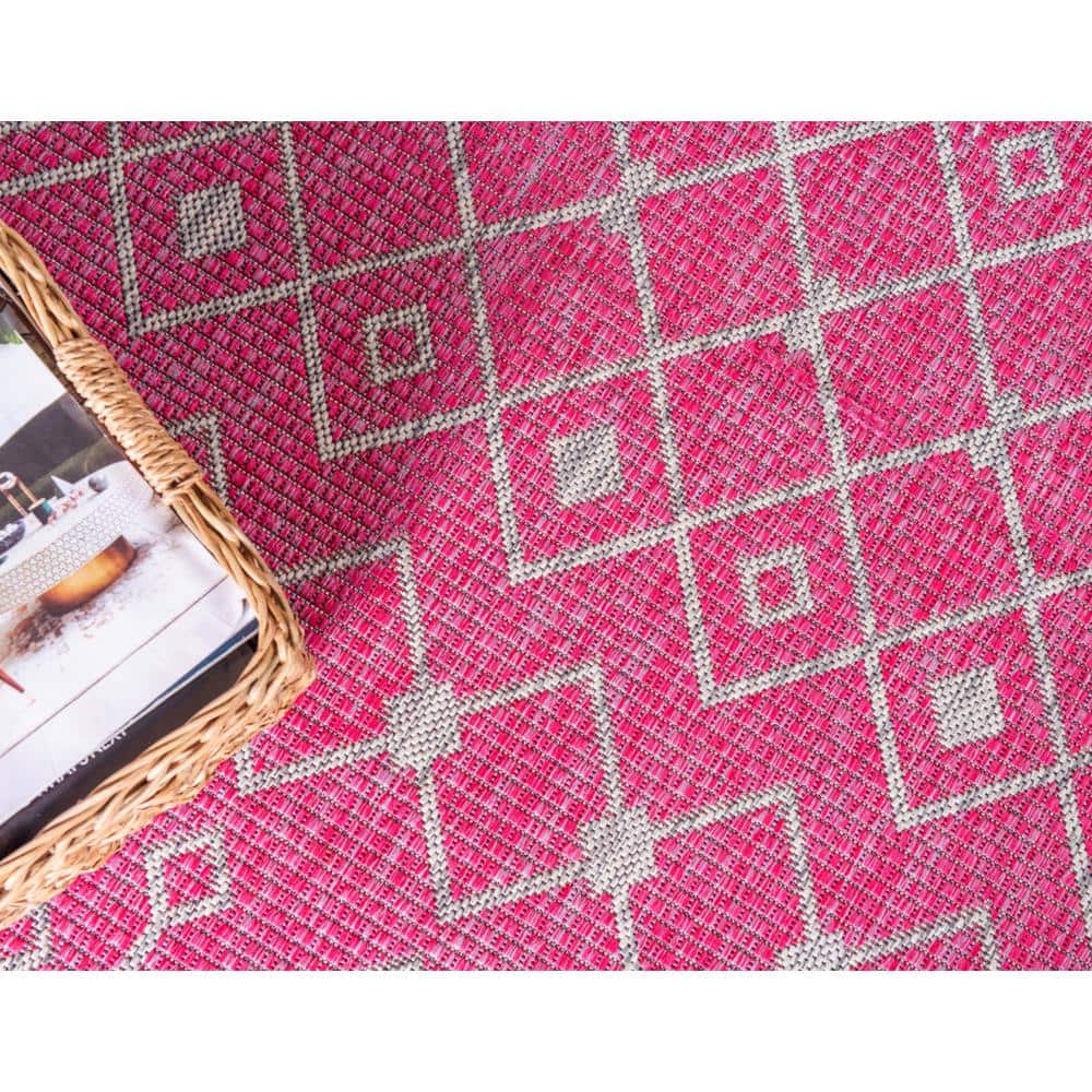 Fuschia Geometric Trellis 5'1" x 8' Outdoor Synthetic Rug
