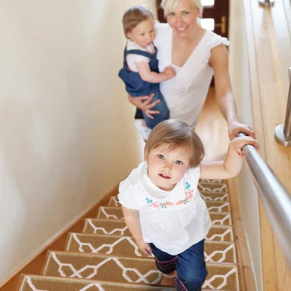 Zigzag Collection Beige 9 in. x 28 in. Polypropylene Stair Tread Cover (Set of 15)