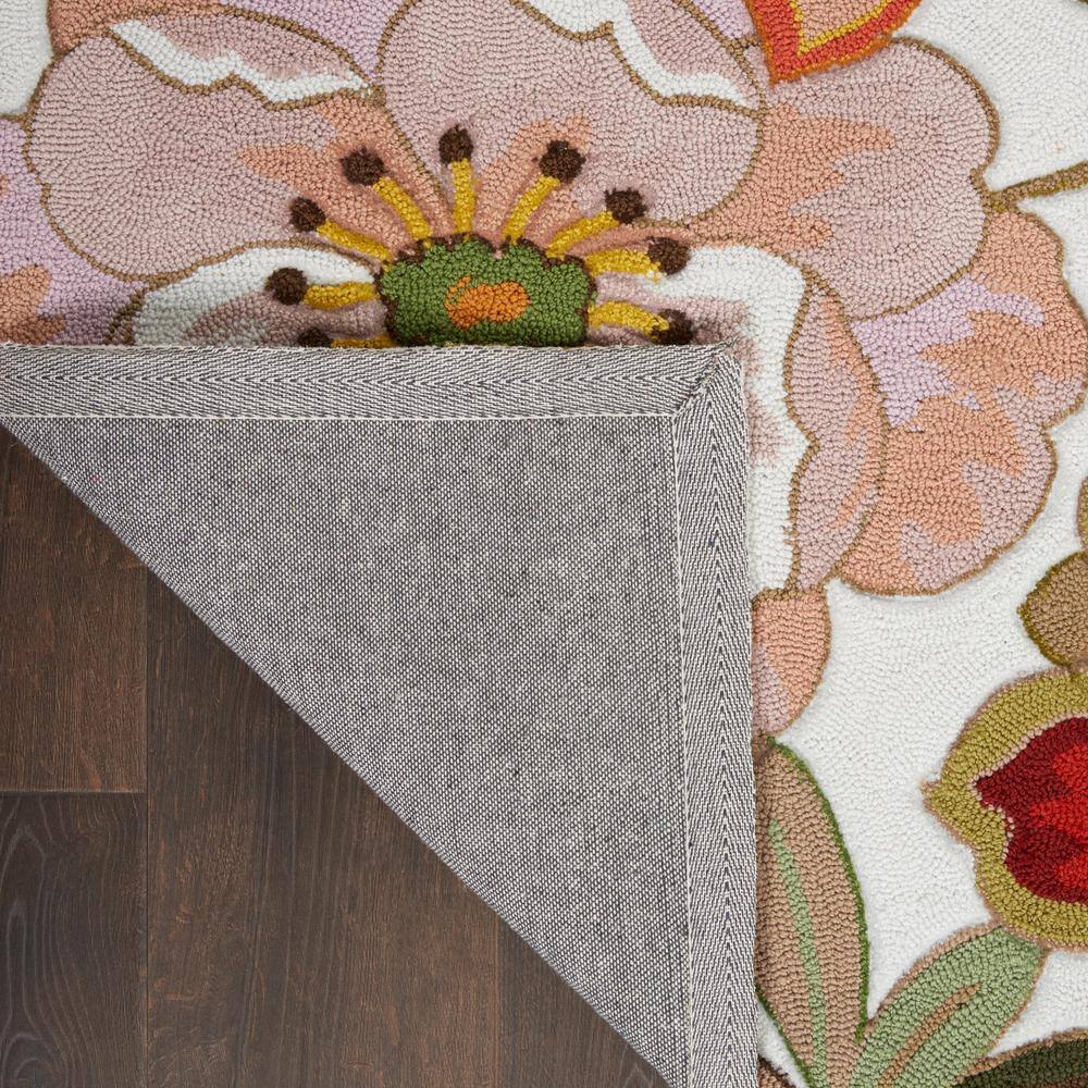 Ivory Whimsical Floral 5' x 7' Hand-Tufted Synthetic Rug