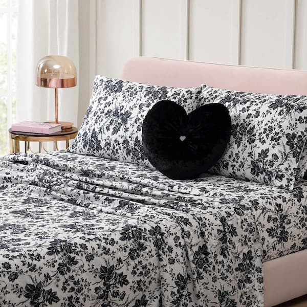 BETSEY JOHNSON Velvet Heart Black 1-Piece Plush Fleece Decorative