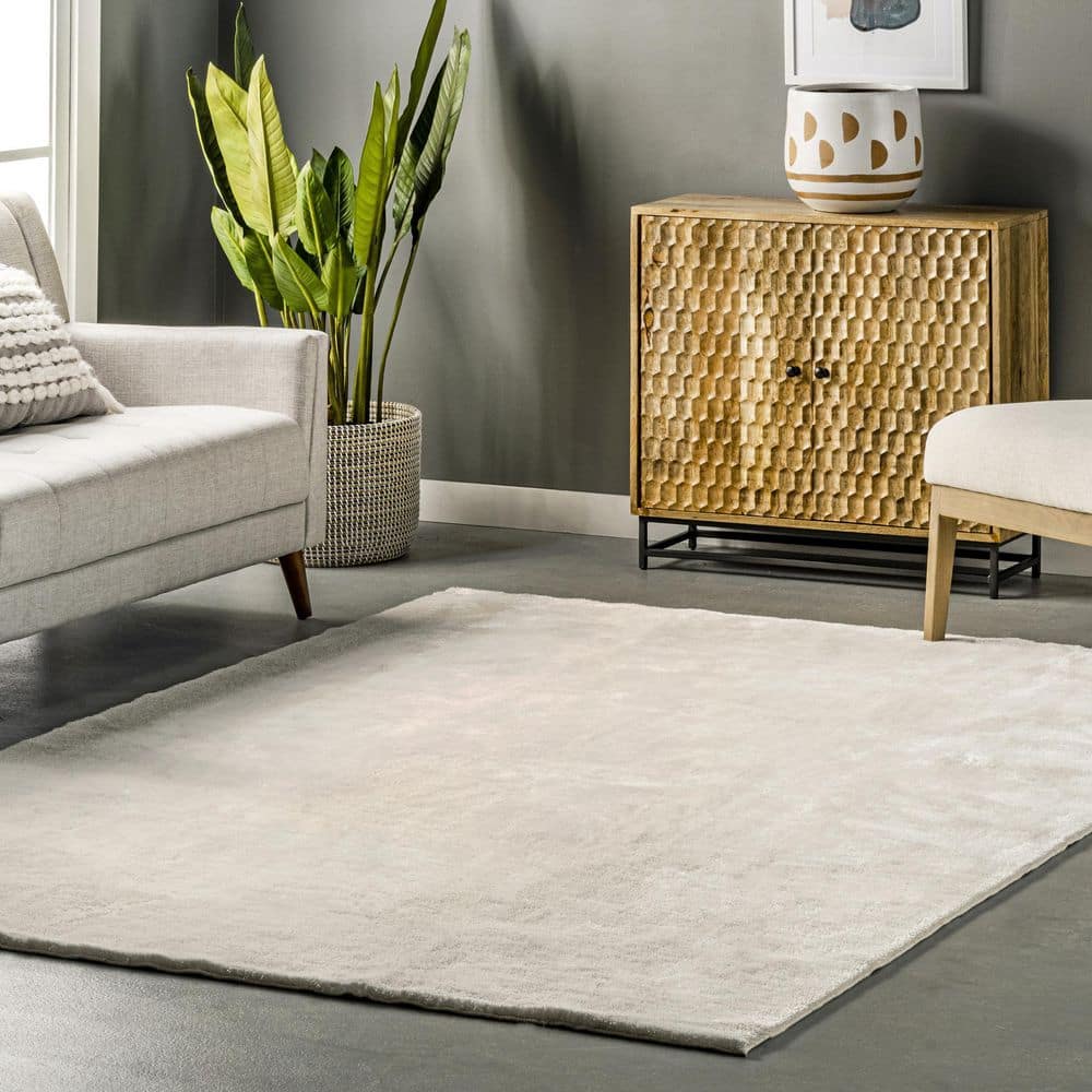 White 4' x 6' Solid Shag Machine Washable Area Rug