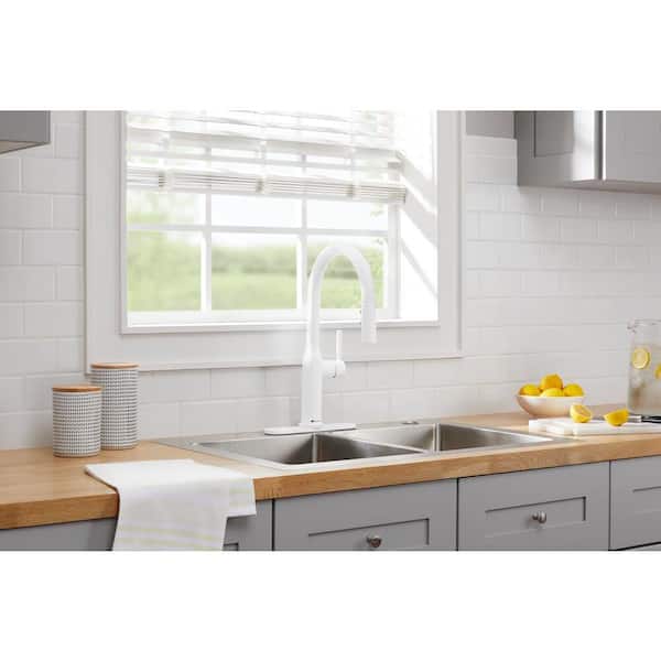 Upson Single-Handle Pull-Down Sprayer Kitchen Faucet in Matte White