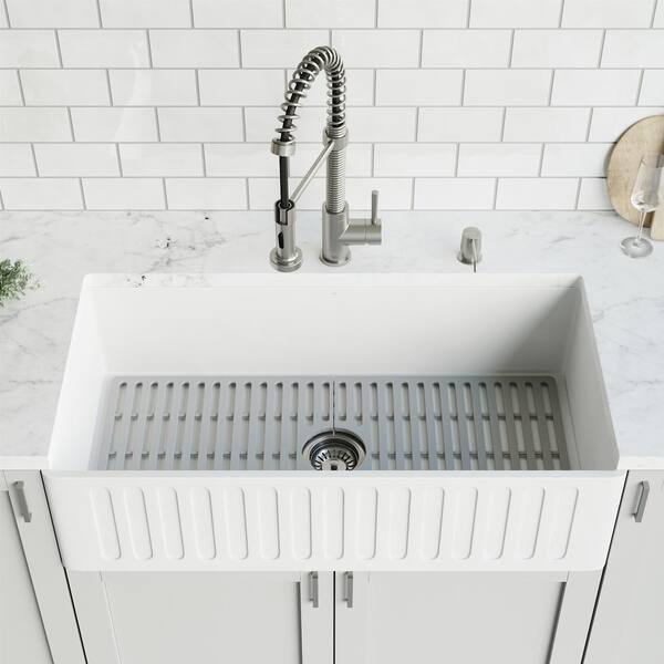 https://images.thdstatic.com/productImages/1b98bade-9d62-5997-a6d0-8aad0bf826b9/svn/matte-white-vigo-farmhouse-kitchen-sinks-vg84051-e1_600.jpg