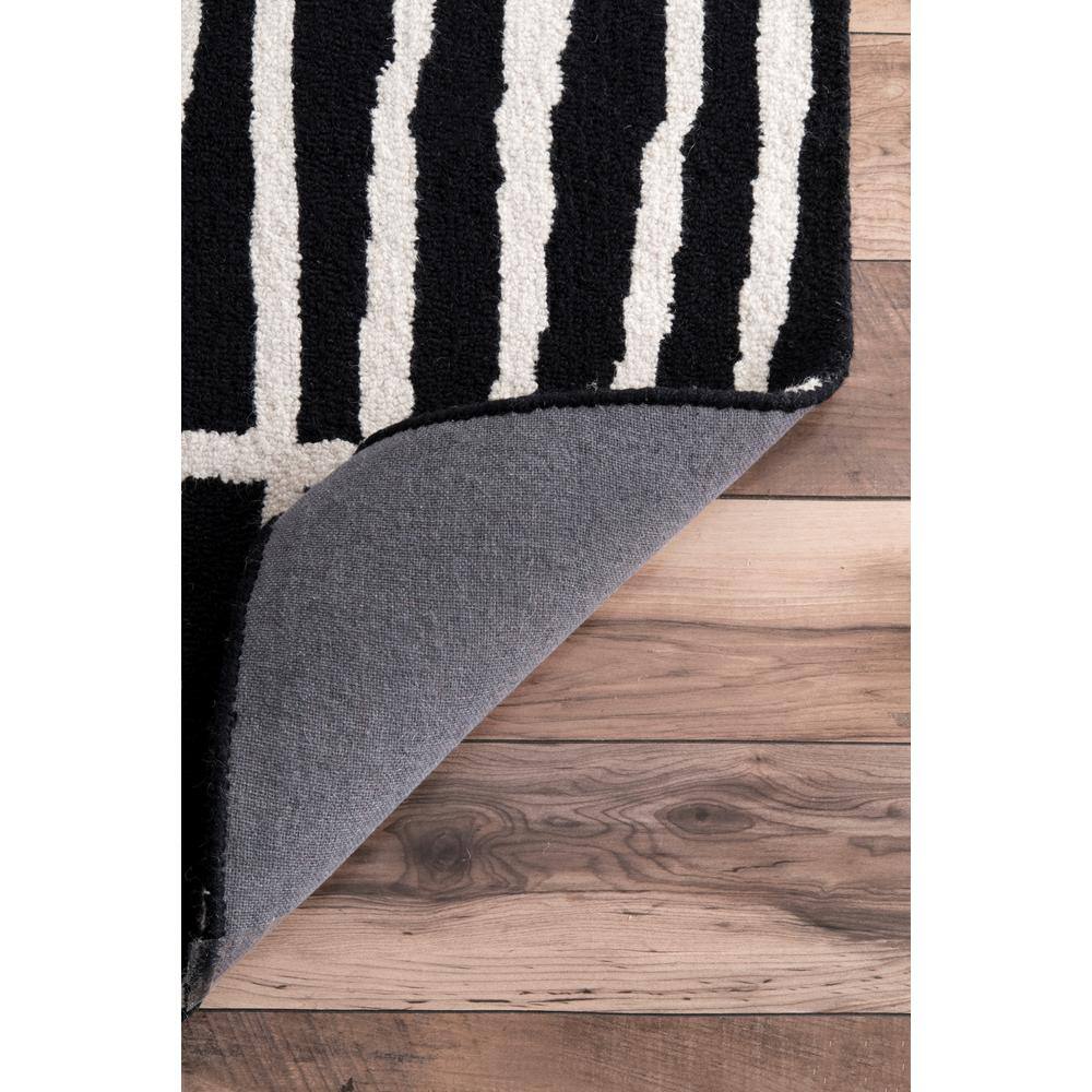 Handmade Black Geometric Wool 6' x 9' Area Rug