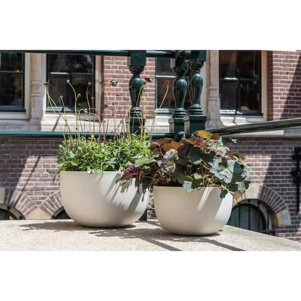 https://images.thdstatic.com/productImages/1bb92590-0e68-4cca-963e-ca9aa84e8181/svn/natural-white-plant-pots-d1110-20-64-4f_600.jpg