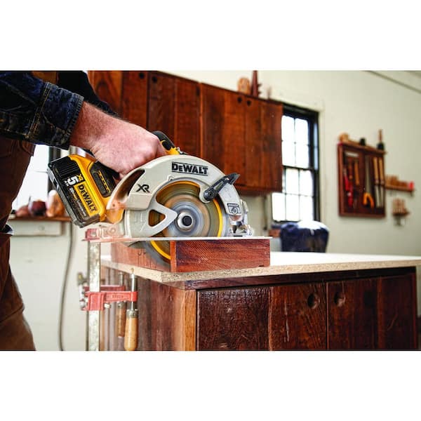 DEWALT - 20-Volt MAX XR Lithium-Ion 21° Cordless Framing Nailer Kit and Brushless 7-1/4 in. Circular Saw (Tool Only)