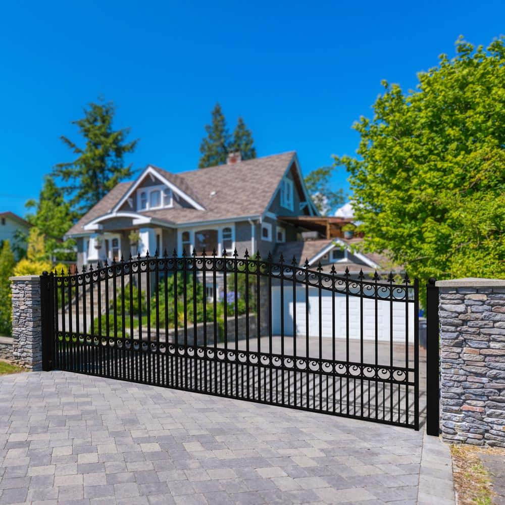 London Style Black Steel Arched Driveway Gate with Pointed Pickets