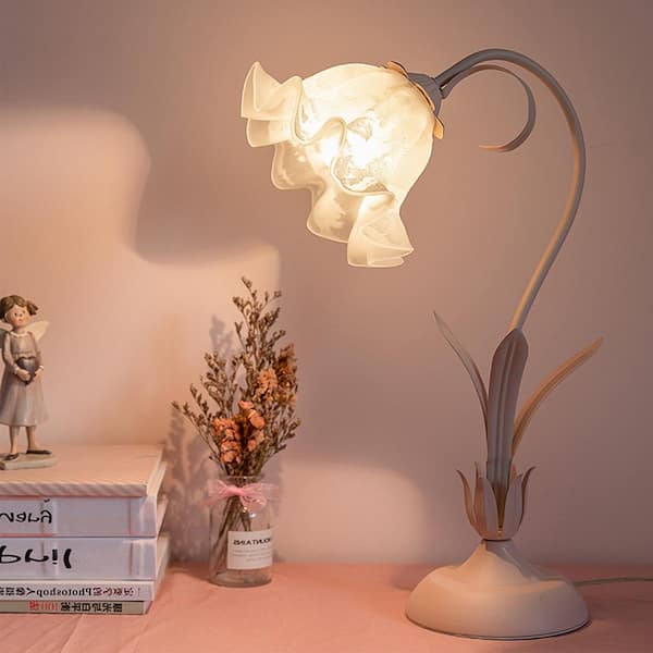 Table deals lamp flower