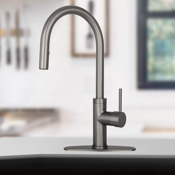 Single-Handle Pull Down Sprayer Kitchen Faucet with Deckplate in Gun Black