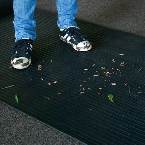 https://images.thdstatic.com/productImages/1c1b70a2-daba-4b61-b1b4-feee0a3bea78/svn/black-rubber-cal-commercial-floor-mats-03-168-w-wr-04-1f_600.jpg