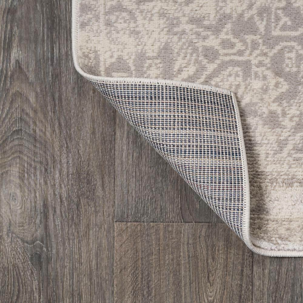Rosalia Gray and Ivory Synthetic Medallion Area Rug